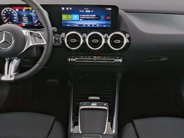 Mercedes GLA 180 — photo 4