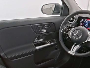 Mercedes GLA 180 — photo 8
