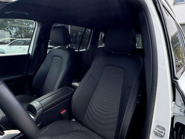 Mercedes GLB 220 — photo 10