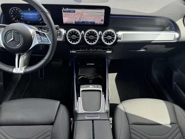 Mercedes GLB 220 — photo 15