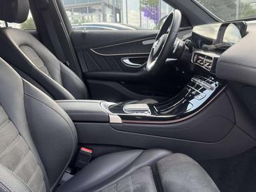 Mercedes EQC 400 AMG Line — photo 17