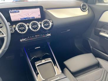 Mercedes GLA 200 — photo 15