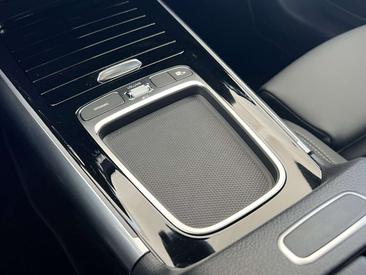 Mercedes GLA 200 — photo 16