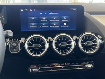 Mercedes GLA 200 — photo 27