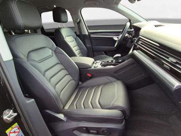 Volkswagen Touareg TDI 4Motion — photo 12