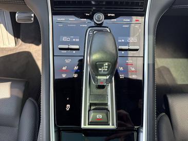 Porsche Panamera II ph2 Turbo S E-Hybrid — photo 18