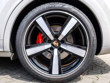 Porsche Cayenne III GTS Coupé — photo 10