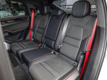 Porsche Cayenne III GTS Coupé — photo 17