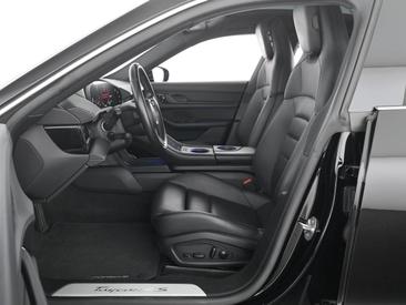 Porsche Taycan 4S — photo 16