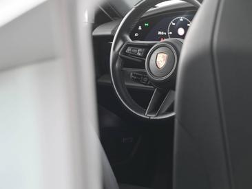 Porsche Taycan 4S — photo 24