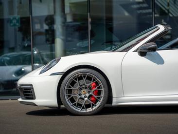 Porsche 992 I Targa 4S — photo 8