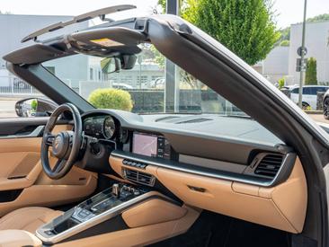 Porsche 992 I Targa 4S — photo 17