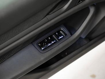 Porsche Taycan Turbo — photo 21
