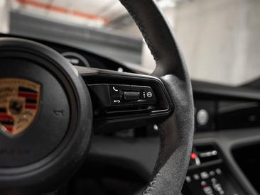 Porsche Taycan Turbo — photo 25