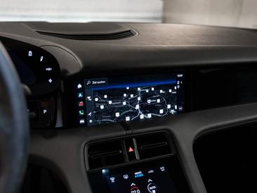 Porsche Taycan Turbo — photo 26