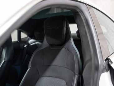 Porsche Taycan Turbo — photo 36