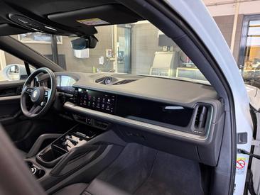 Porsche Cayenne III E-Hybrid Coupé — photo 16