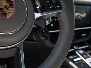 Porsche Cayenne III S Coupé Platinum Edition — photo 37