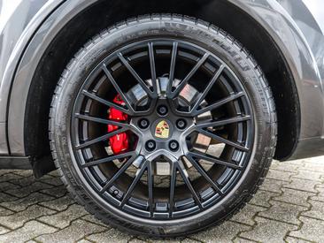 Porsche Cayenne III GTS Coupé — photo 12