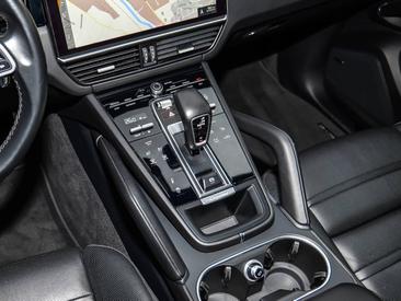 Porsche Cayenne III GTS Coupé — photo 21