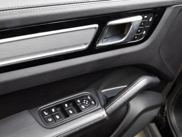 Porsche Cayenne III Turbo S E-Hybrid — photo 22