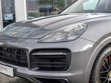 Porsche Cayenne III GTS Coupé — photo 31