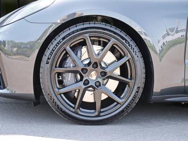 Porsche Panamera III 4 E-Hybrid — photo 8