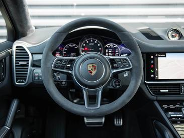 Porsche Cayenne III GTS Coupé — photo 17