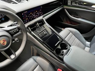 Porsche Panamera III 4 — photo 22