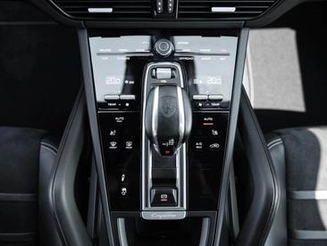 Porsche Cayenne III GTS Coupé — photo 19