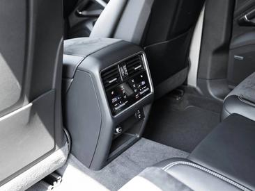 Porsche Cayenne III GTS Coupé — photo 30