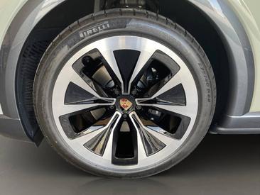 Porsche Cayenne E4 Coupé Electric — photo 12