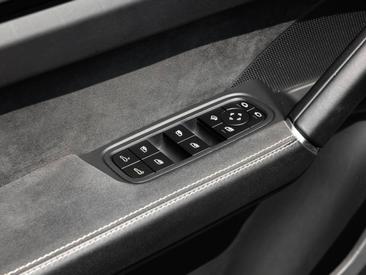 Porsche Cayenne III GTS Coupé — photo 38