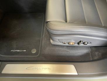 Porsche Cayenne E4 Coupé Electric — photo 28