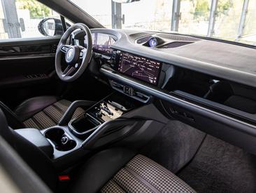 Porsche Cayenne III S Coupé — photo 28