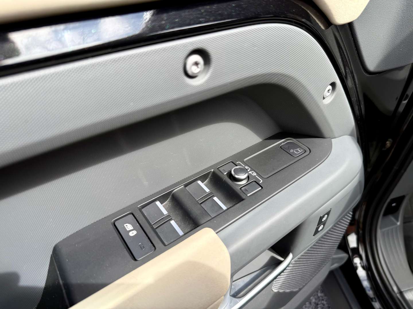 Land Rover Defender 110 P400 S - 2022 - Joinsteer - #9
