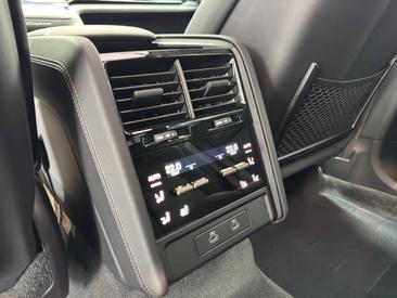 Porsche Cayenne E4 Turbo Electric — photo 21