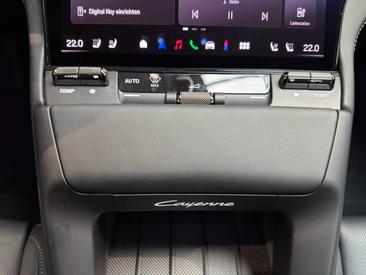 Porsche Cayenne E4 Turbo Electric — photo 22