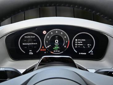 Porsche Panamera III 4 E-Hybrid — photo 24