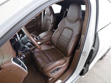 Porsche Cayenne III Turbo S E-Hybrid — photo 12