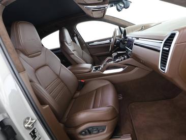Porsche Cayenne III Turbo S E-Hybrid — photo 16