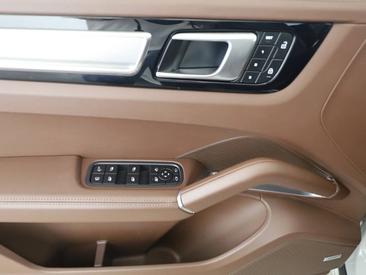 Porsche Cayenne III Turbo S E-Hybrid — photo 17
