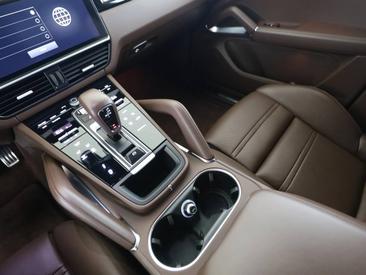 Porsche Cayenne III Turbo S E-Hybrid — photo 18