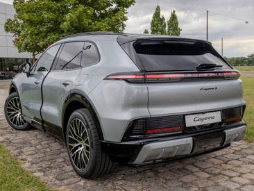 Porsche Cayenne E4 S Electric — photo 3
