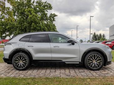 Porsche Cayenne E4 S Electric — photo 6
