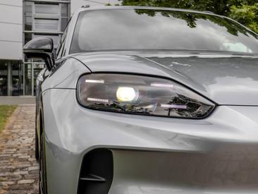 Porsche Cayenne E4 S Electric — photo 9