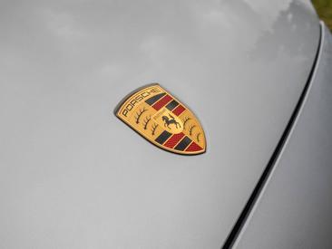 Porsche Cayenne E4 S Electric — photo 11