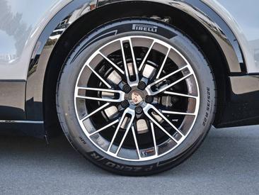Porsche Cayenne E4 S Electric — photo 10