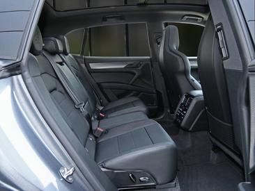 Porsche Cayenne E4 S Electric — photo 12