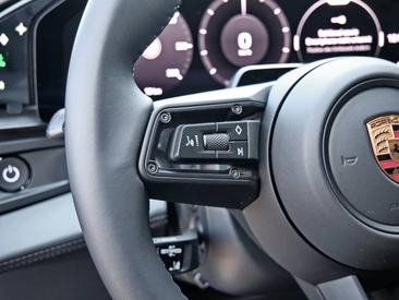 Porsche Cayenne E4 S Electric — photo 15